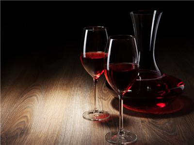 广州丝足坊为您推荐适合秋天喝的养生酒